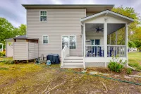 Cottages on Whites Creek house near beach w/private W/D, shared pool, free WiFi