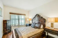 Beautiful, waterfront condo w/ an updated interior and a gas fireplace Các khách sạn ở Basalt