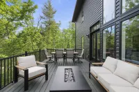 4Bd Brand New - Modern & Spacious, Pet Friendly, Hot Tub, Mt View Retreat