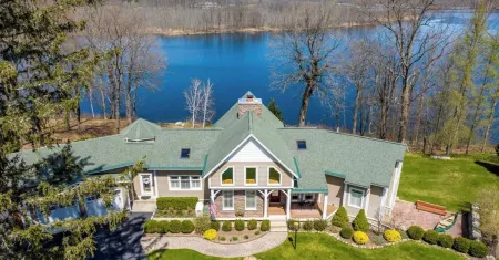 Saratoga Waterfront Retreat Near Town, Track and Golf - 3Br, 4BA