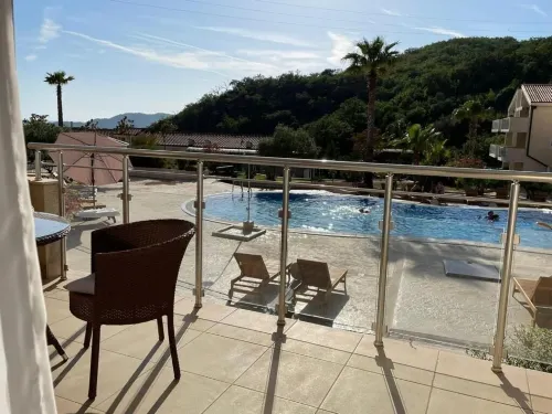 BH One Bedroom Apartment - Shared Pool