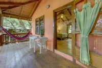 Posada Arco Iris, West End Hotels in Sandy Bay