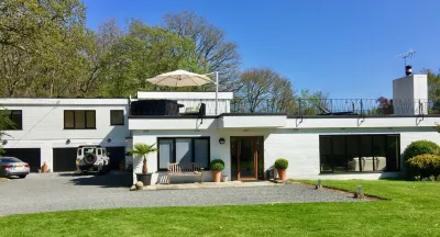 White Lodge B&B Hotels near Lime Tree House Residential Home