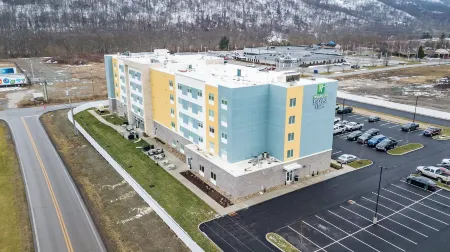 Holiday Inn Express & Suites Moundsville