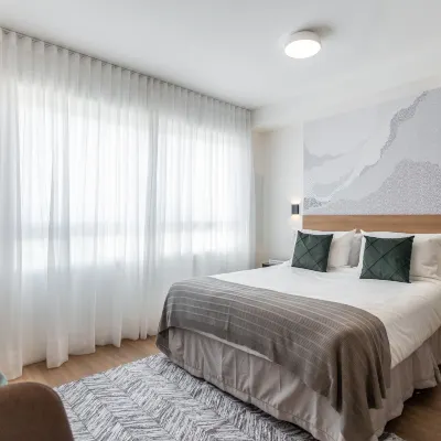 Charlie Connect Puc Hotels near Botanic Garden