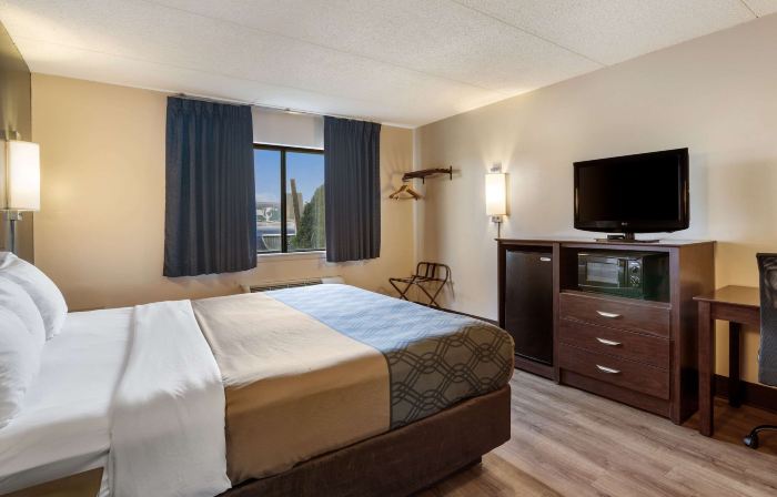 Econo Lodge Darien Lakes