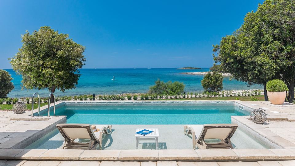 Luxury Beach Villas Porto Bus