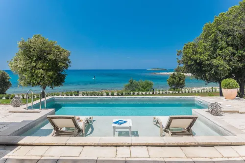 Luxury Beach Villas Porto Bus - parking