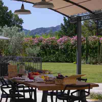 Hôtel le Vallon de Valrugues & Spa Hotel Exterior