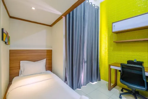 Cozy Studio with Bunk Bed at Dave Apartment Near UI