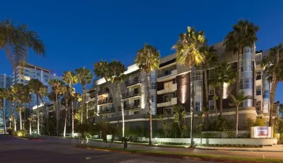 Modern Studio Retreat - Pool • Gym • Hot Tub • BBQ • MDR - Venice