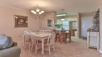 Dolphin Point 404B - 2Br on Holiday with Views of Harbor