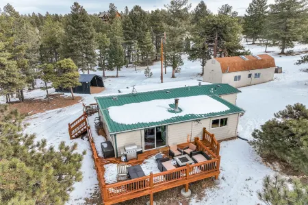 Medieval Manor Отели в г. Теллер Каунти