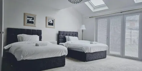 House - Sleeps 11 - Parking - Station Close