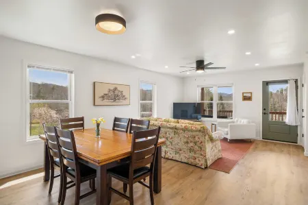 Little Pisgah Sunrise by Avantstay Mountain View Отели в г. Фэрвью