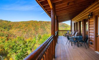 Splash of Gatlinburg 6 Bedroom Cabin by RedAwning