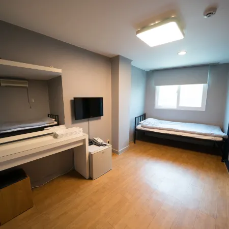 Beewon Guesthouse Отели рядом с достопримечательностью «Чонногу»