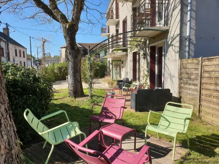 Logis Hôtel Saint Cyr Отели в г. Линьи-ле-Рибо