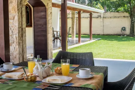 Hotel by Armonía Santa Cruz Отели рядом с достопримечательностью «Iglesia Santa Rosa de Lima»