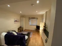 Cosy Stable Conversion Between Sheffield & Leeds Hotels in Knottingley