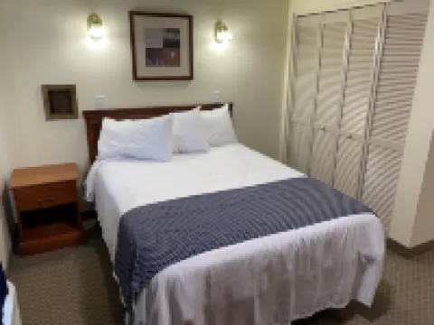 Red Rock Lodge Hotels in Custer County