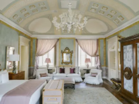 Passalacqua Hotels in Moltrasio