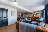 Shorefront Apartment - Sea View with 3 Bedrooms