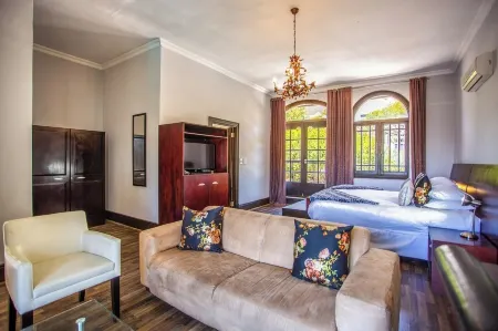 Cape Riviera Guesthouse Отели рядом с достопримечательностью «Devil's Peak»