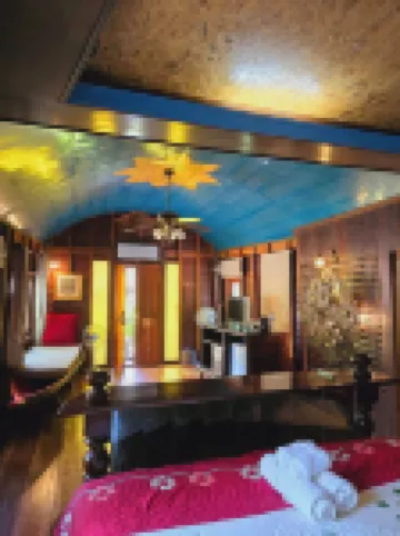 Kaengkrachan Boathouse Paradise Resort