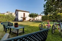 GuestHost - Borgo Santa Lucia Apartment with Private Parking & Garden