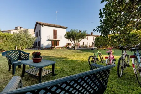 GuestHost - Borgo Santa Lucia Apartment with Private Parking & Garden