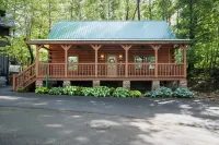 270 Black Bear 3 Bedroom Cabin by Redawning