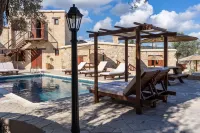 Stone Court Boutique Studios - Pools