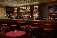 Olde Marco Island Inn and Suites - bar