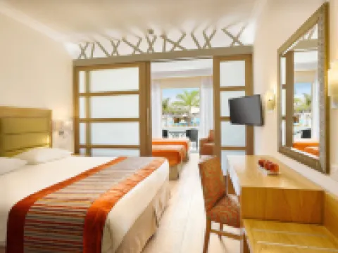 阿依納帕奧林匹克瀉湖酒店