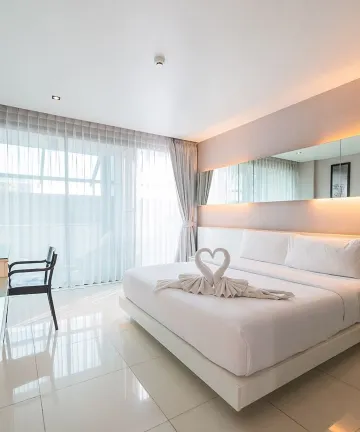 ห้องซูพีเรียร์ เตียงใหญ่ พร้อมระเบียง