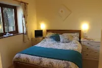 Lazy Daisys Hotels near Holy Trinity Church Thurgoland