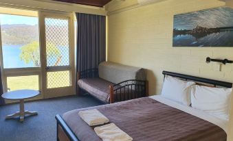 Lake Jindabyne Hotel