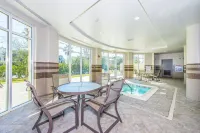 Holiday Inn Express & Suites Charleston Arpt-Conv Ctr Area