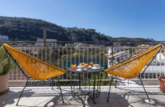 SorrentoVibes - Luxury Four Bedroom Home with Amazing Terraces in Sorrento