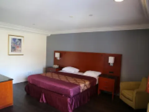 Chateau Inn & Suites Hotels in Downey