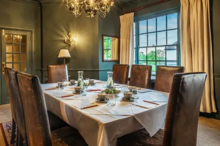 The Black Lion, Long Melford Отели в г. Литл Уолдингфилд