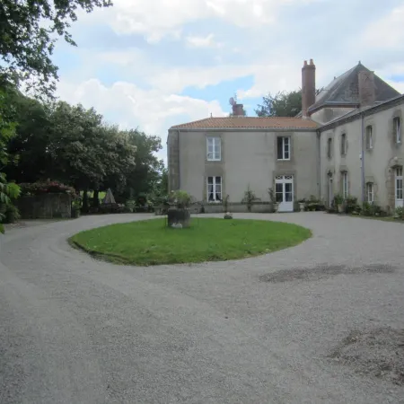 Le Manoir "Aux Douves"