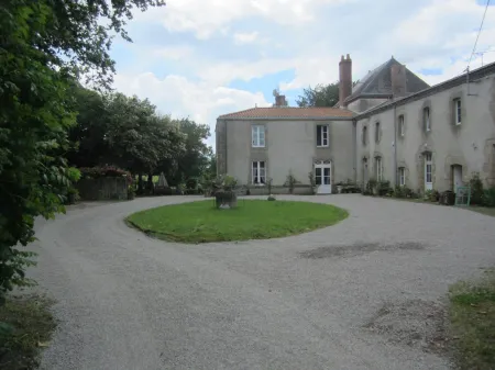 Le Manoir "Aux Douves"