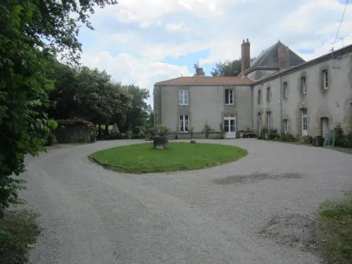 Le Manoir "Aux Douves" - Aamiaismajoitus