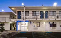 Motel 6 Bakersfield, CA - South - Haustierfreundliche