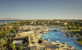 Coral Sea Holiday Resort and Aqua Park