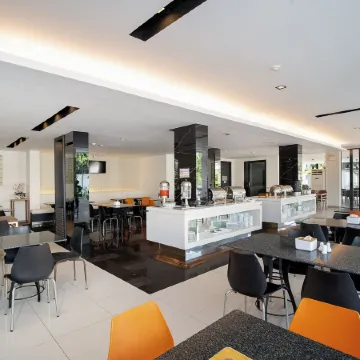Leenova Hotel Отели рядом с достопримечательностью «Торговый центр Seacon Square»