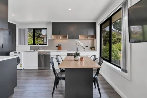 Youngtown Executive Apartments - Mountain view