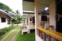 Chaiwat Resort Hotels in Laem Sing